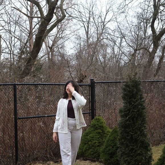 D'Allairds Vintage White Cardigan with Beautiful Embroidery - Picture 6 of 12